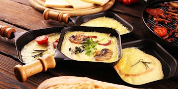 Raclette mit Champignons und Tomaten