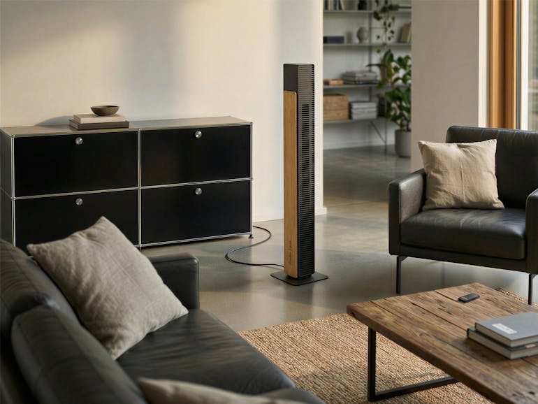 Tower fan Nick in black in a living room