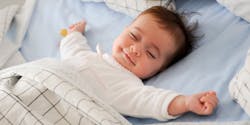 Bébé heureux de dormir