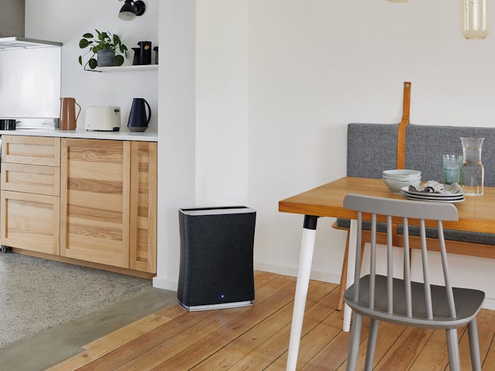 Roger air purifier by Stadler Form between kitschen and dining room