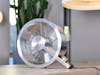 Q Design Ventilator von Stadler Form Q Design-Ventilator von Stadler Form auf einem Tisch