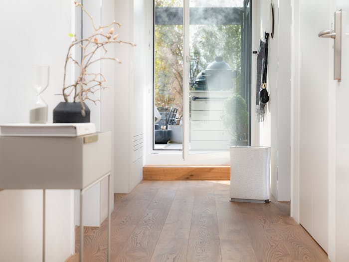 Roger little air purifier by Stadler Form in white in a hallway