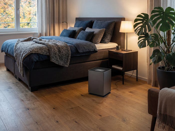 Humidifier Noah titanium by Stadler Form in a bedroom