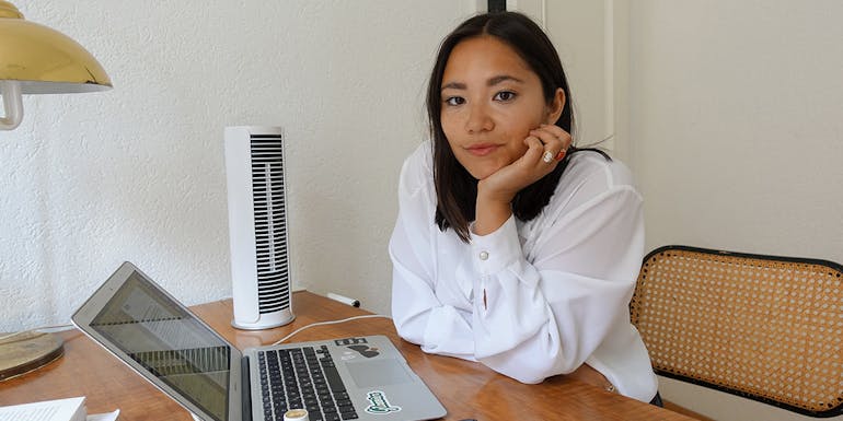 Sarah Quan with Peter little table fan by Stadler Form Sarah Quan with Peter little table fan by Stadler Form
