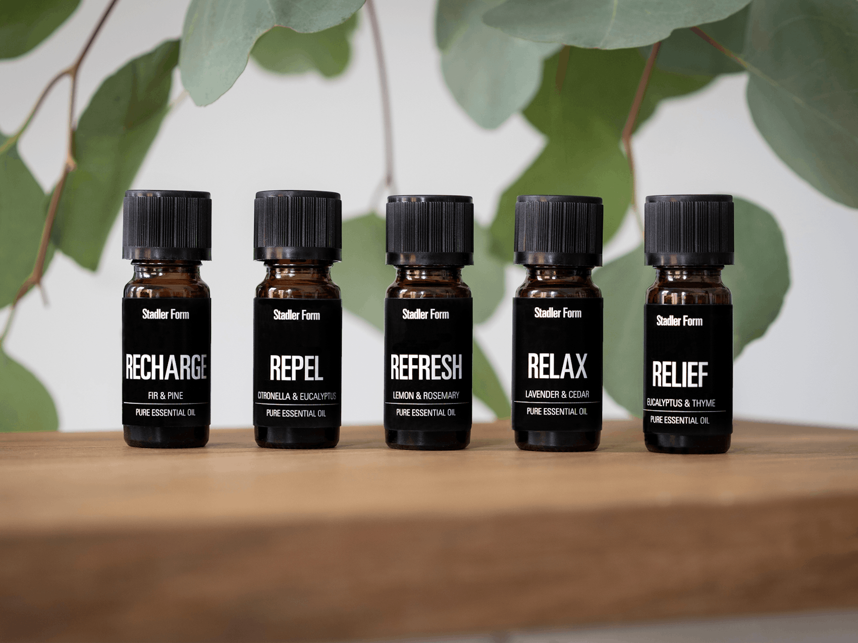 Essentialöle von Stadler Form auf einem Regal Essential oils by Stadler Form on a shelf