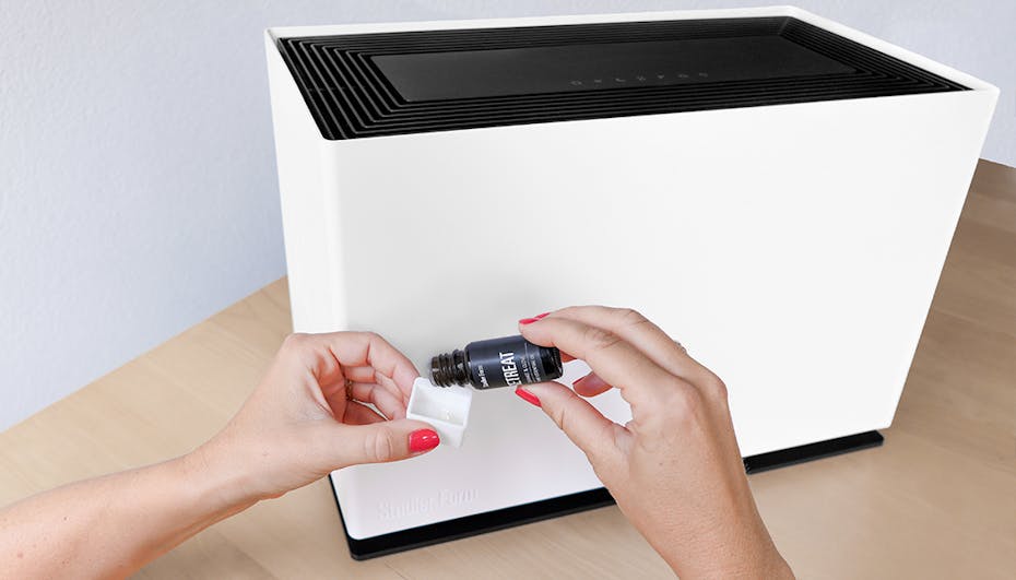 Noah Pro humidifier from Stadler Form with fragrance container
