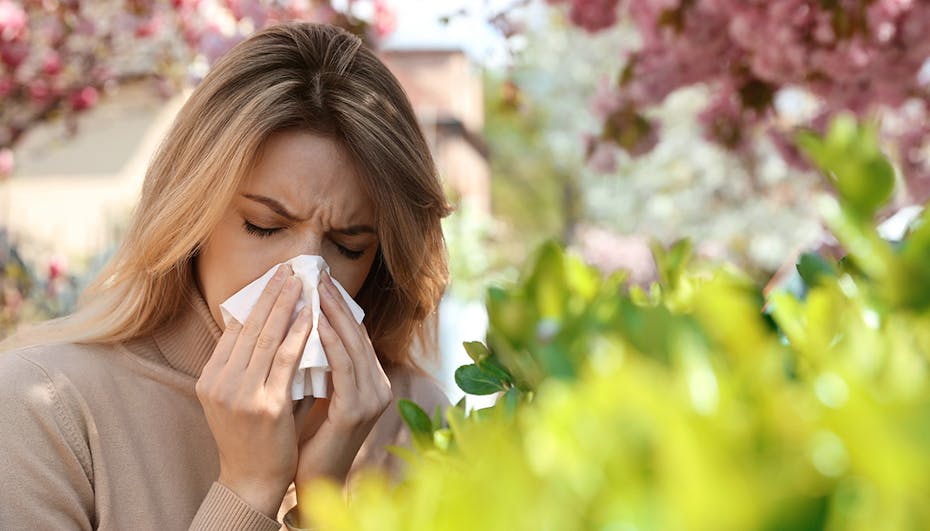 Woman with pollen allergy