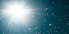 Wassertropfen in einem sonnigen Himmel Wassertropfen in einem sonnigen Himmel