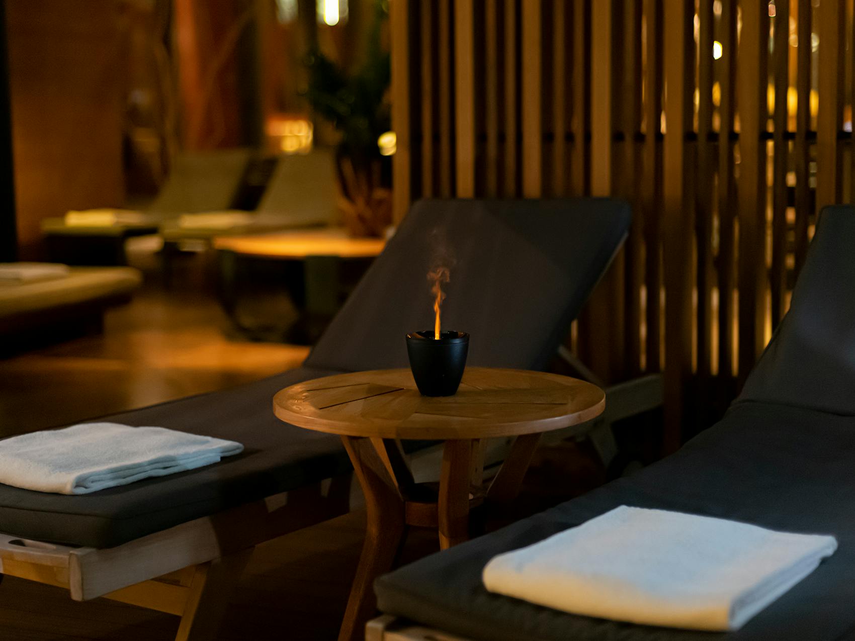 Zoe aroma diffuser by Stadler Form in black Zoe aroma diffuser by Stadler Form in black in a spa area