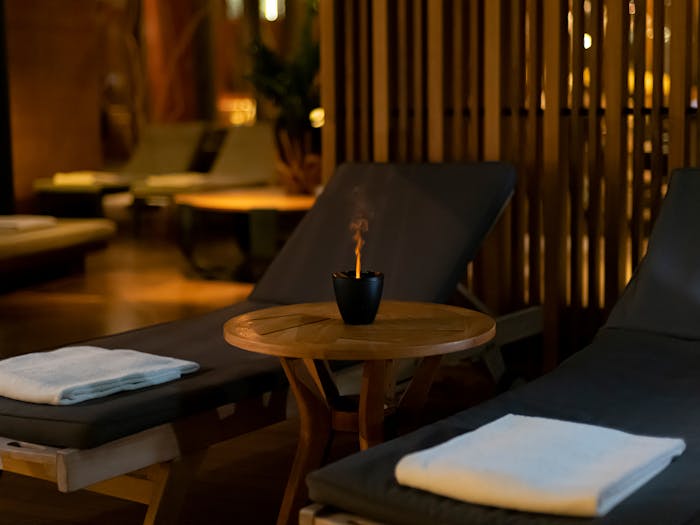 Zoe aroma diffuser by Stadler Form in black Zoe aroma diffuser by Stadler Form in black in a spa area