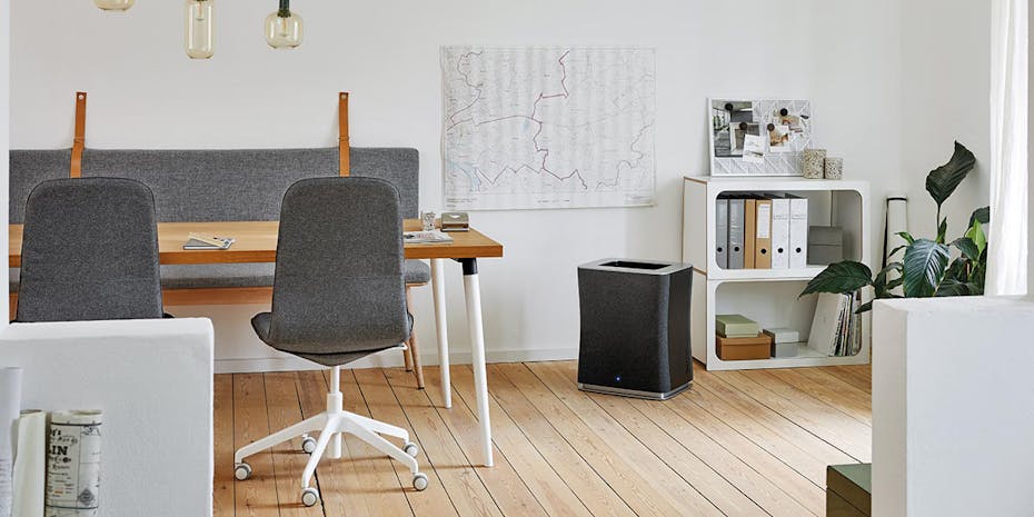 Roger big air purifier by Stadler Form in an office Roger big air purifier by Stadler Form in an office