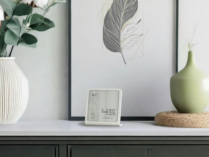 Selina Hygrometer in weiss von Stadler Form auf einem Sideboard