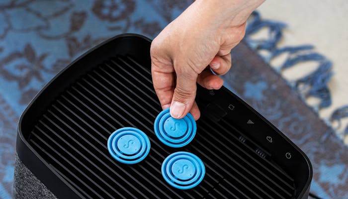 Humidificateur Stadler Form Karl avec broches à parfum bois de rose bleu Humidificateur Stadler Form Karl avec broches à parfum bois de rose bleu