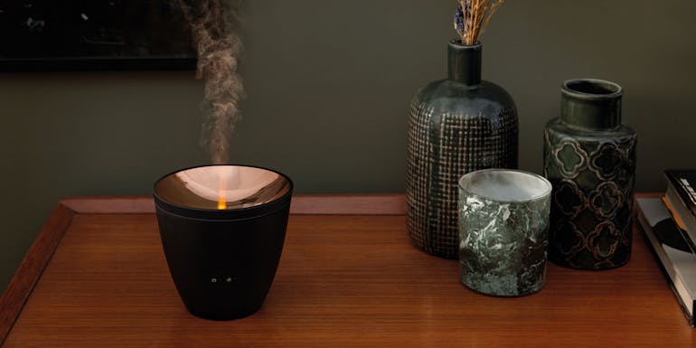 Stadler Form Zoe Aroma Diffuser Stadler Form Zoe Aroma Diffuser von Stadler Form auf einer Kommode