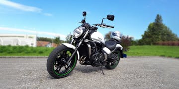 Motorrad bei gutem Wetter