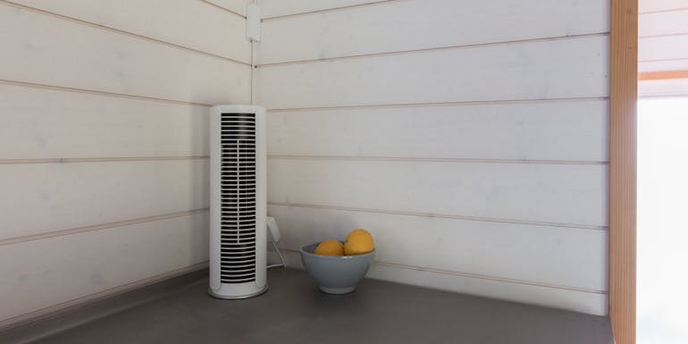 Peter kleiner Tischventilator von Stadler Form in einer winzigen Ecke Peter little table fan by Stadler Form in a tiny corner