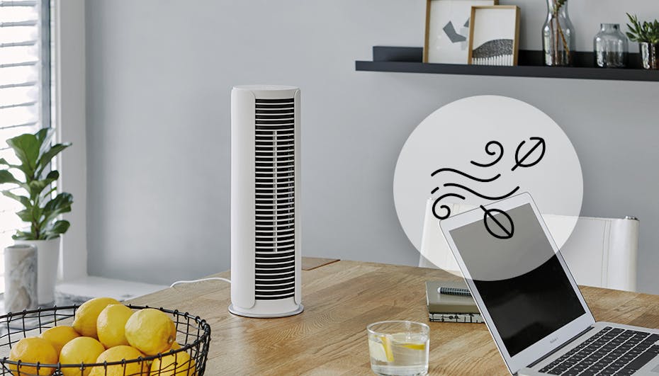 Peter little table fan from Stadler Form on a table with visualization of natural breeze mode Peter little table fan from Stadler form on a table with visualization of natural breeze mode