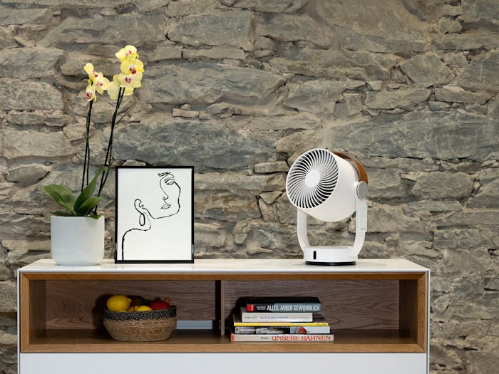 Leo von Stadler Form Leo von Stadler Form auf einem Sideboard