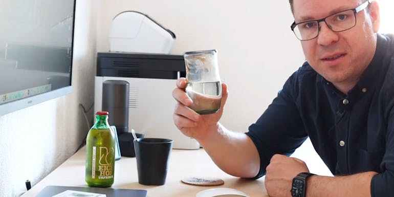 Drinking enough while in the home office Drinking enough while in the home office