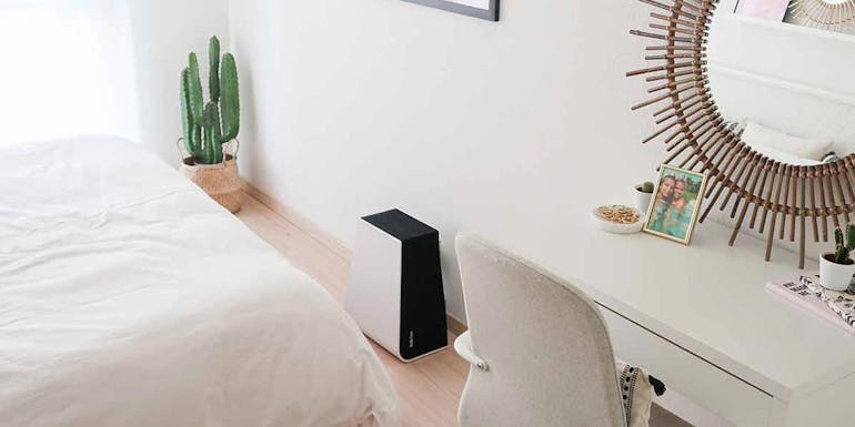 Schlafzimmer von Coco Rebelista mit George Luftwäscher von Stadler Form Schlafzimmer von Coco Rebelista mit George Luftwäscher von Stadler Form