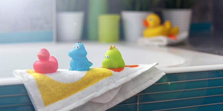 Symbolisches Bild einer Badewanne, die für Kinder bereit ist. Symbolbild einer Badewanne, die für Kinder bereit ist